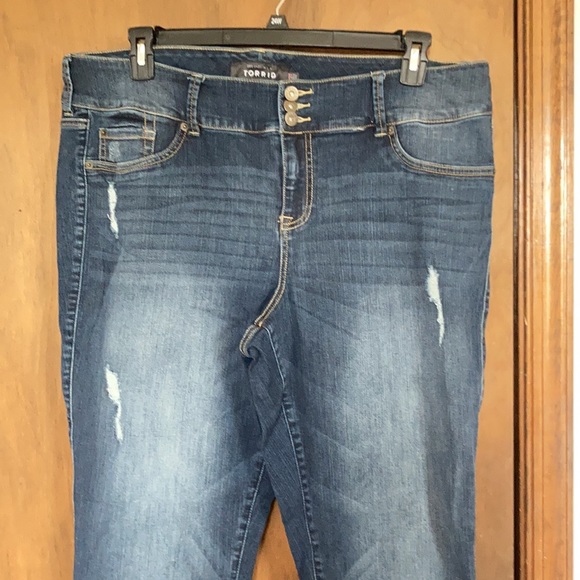 Torrid distressed jegging 22T - Picture 6 of 15